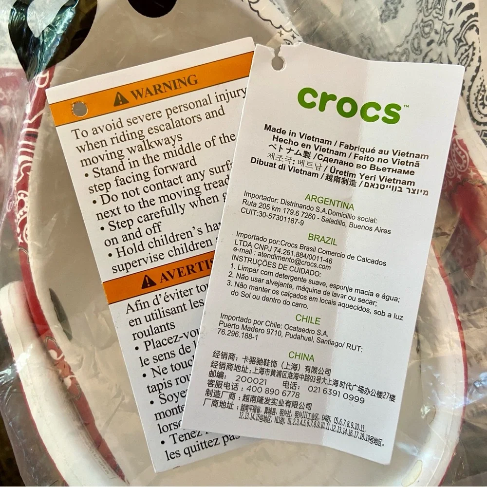 CROCS  Classic Clogs - Bandana - Women’s 10 / Mens 8 - White Red Blue Green NWT - Picture 5 of 9